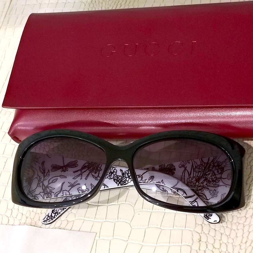 Rare New (Old Stock) Gucci GG 3079/S Black/White A70JJ 50 X 14 130V Sunglasses.
